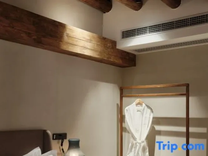Luxury Single Suite