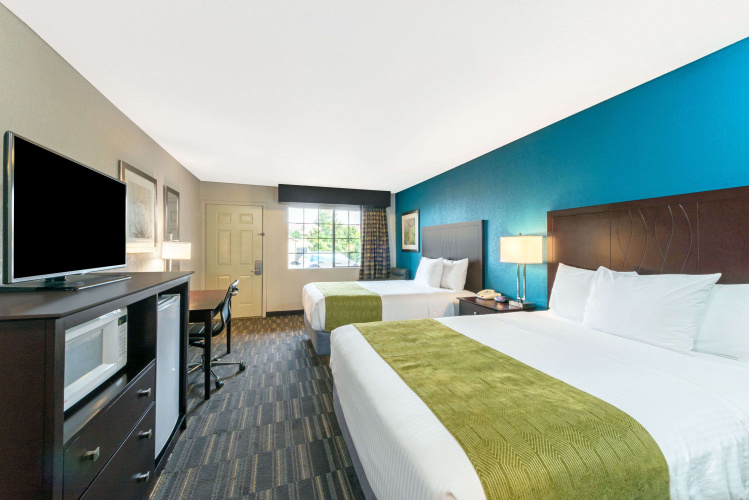 Days Inn by Wyndham Fairmont photo 7