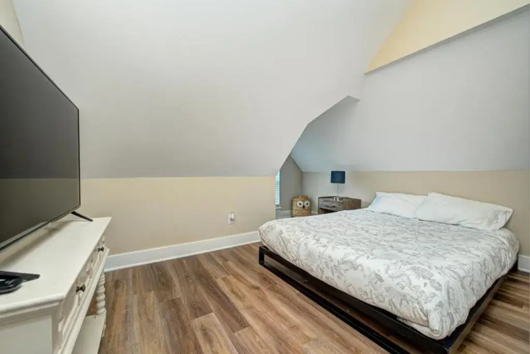 Stylish 1BR Condo 1 Mile To Downtown