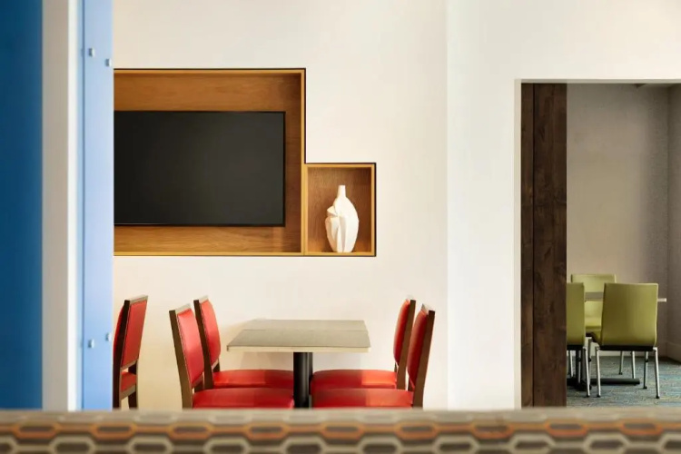 Holiday Inn Express & Suites Calgary Airport Trail NE photo 21