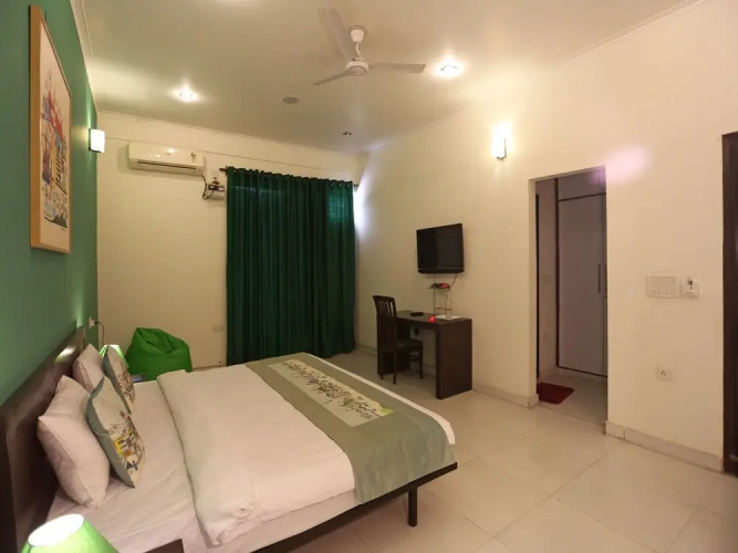 OYO Flagship Noida Expressway NSEZ