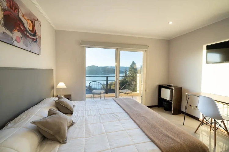 1 Bedroom Superior Double room with balcony and with lake view