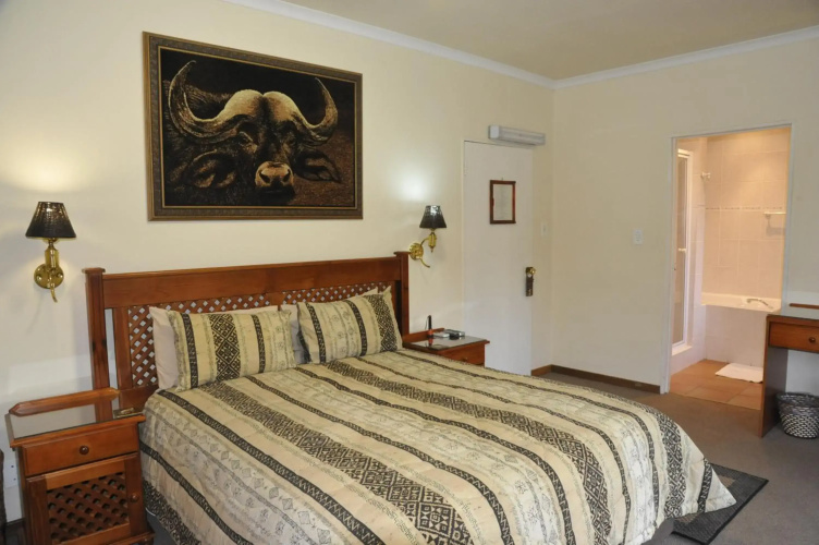 Ipe Tombe Guest Lodge