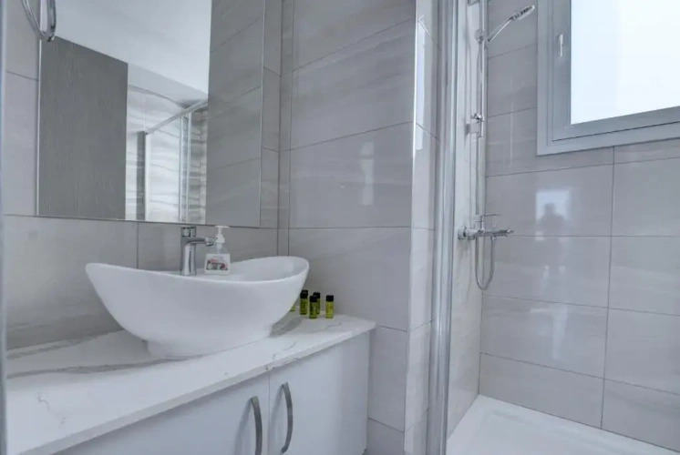 4 Bedrooms Villa