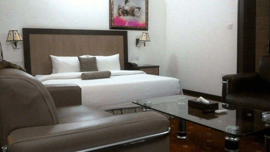 Immaculate Suites & Apartments
