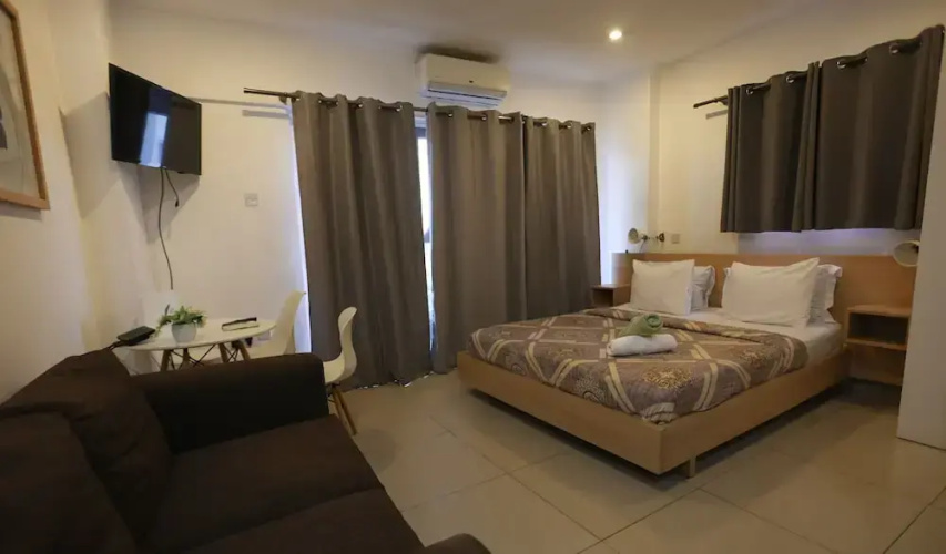 Gallery Luxury Suites by Cozy