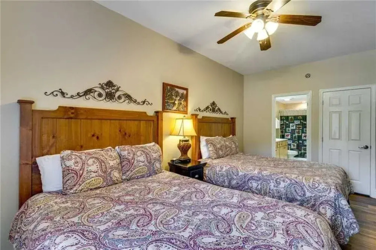 Baskins Creek 404 - 2 Br condo by RedAwning