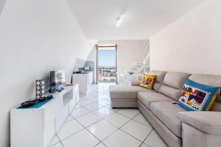 KISSES HOUSE - Marina Grande port
