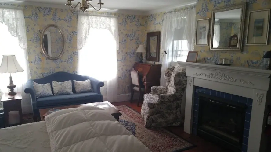 Standard room with partial ocean view