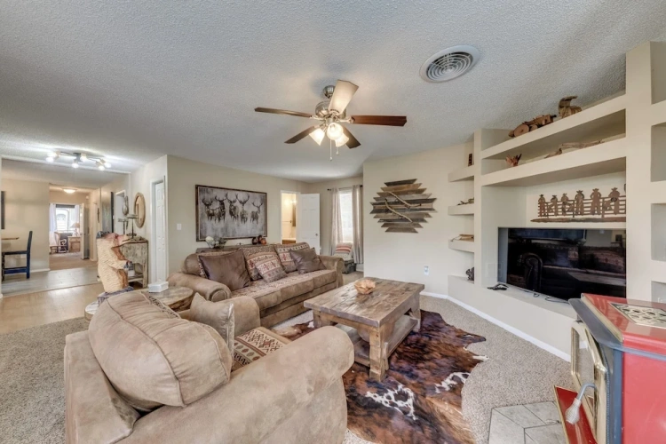 4 Bedrooms Cottage