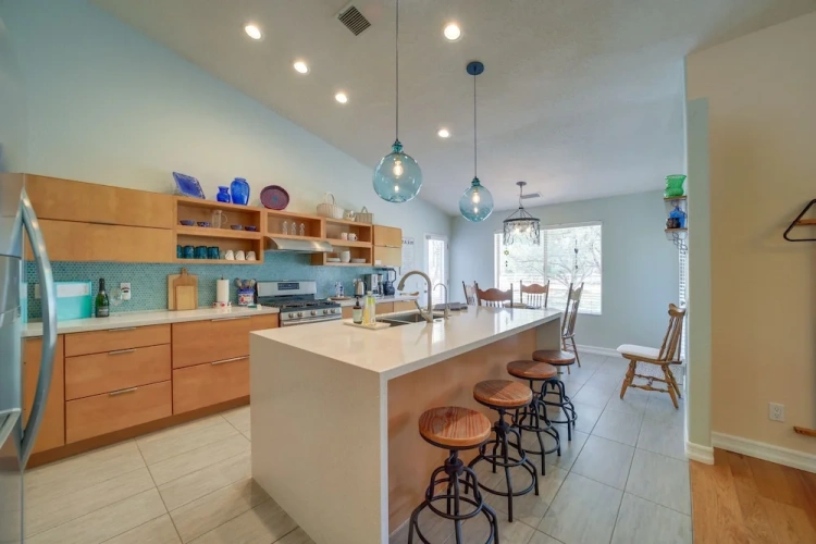 4 Bedrooms Cottage