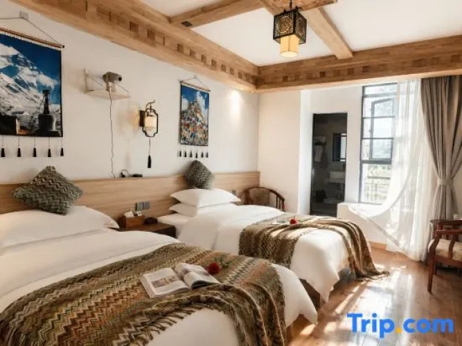 Standard Twin room with mountain view