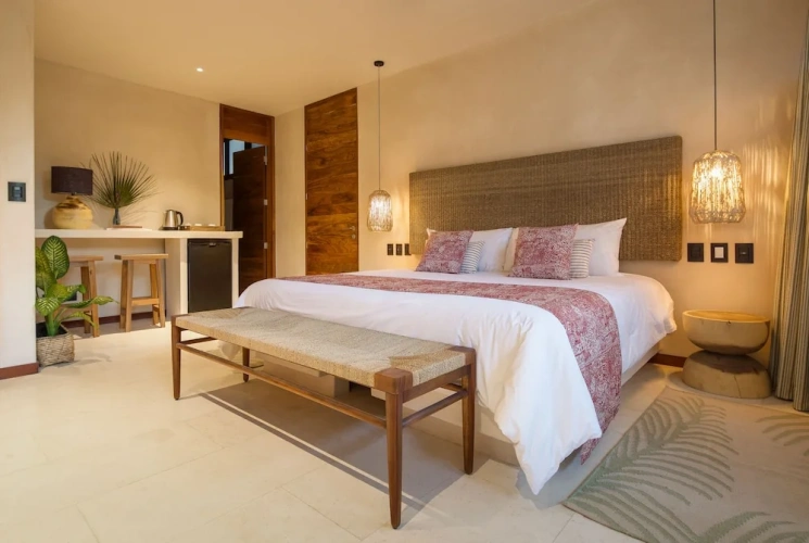 2 Bedrooms Luxury Apartment with garden view