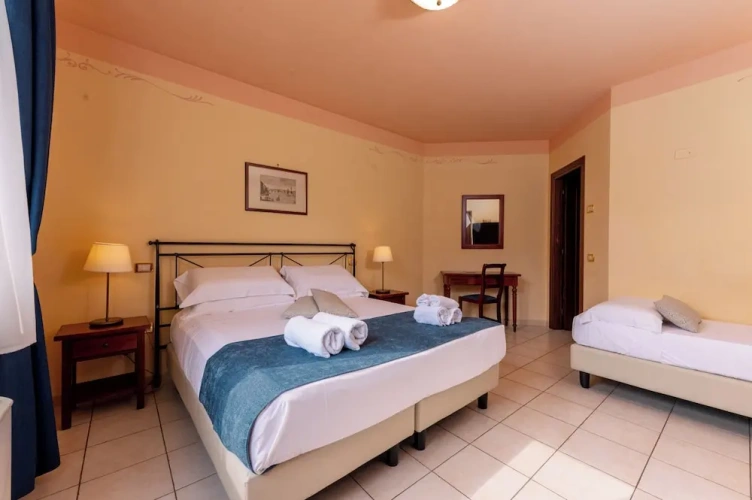 Deluxe Triple room with garden view