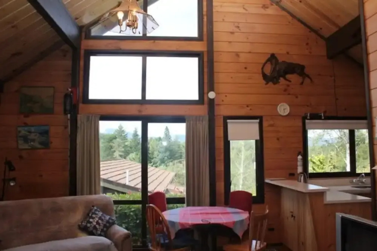 58b Chalet Cres