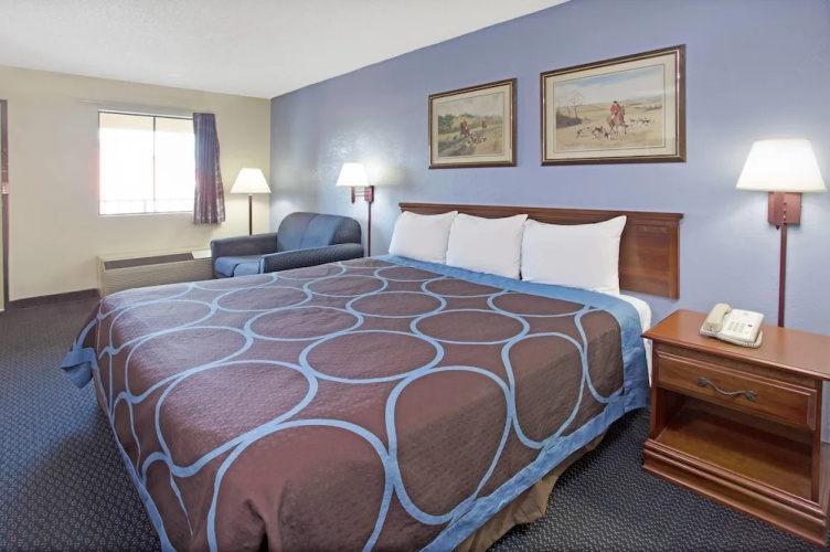 Super 8 Suwanee
