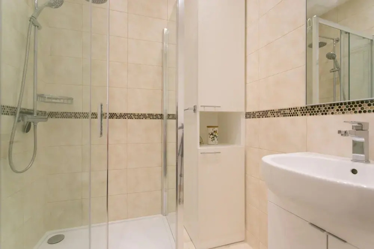 Veeve - Rosey Rosslyn Flat