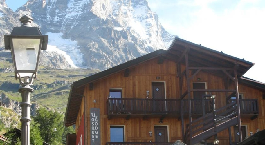 Hosquet Lodge