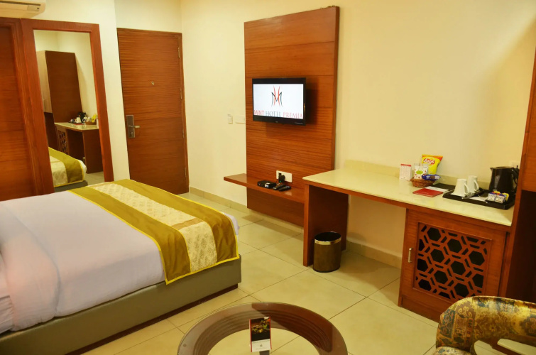 Mint Hotel Premia