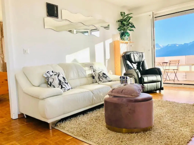 Spacious Apartment with Lake View | 35