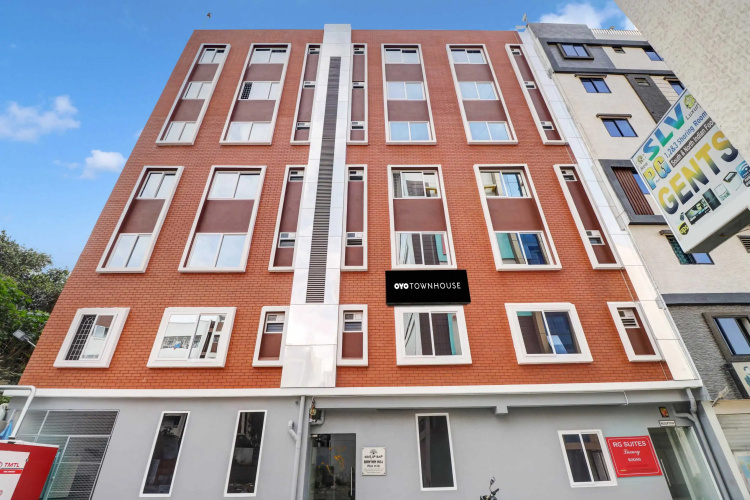 Super Townhouse Ecity Inn