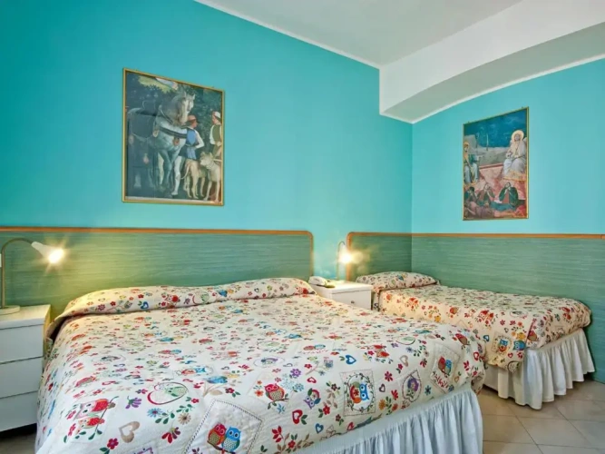 Standard Triple room