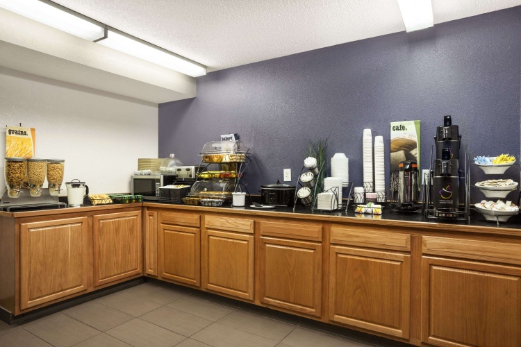 Microtel Inn & Suites By Wyndham Louisville East photo 14