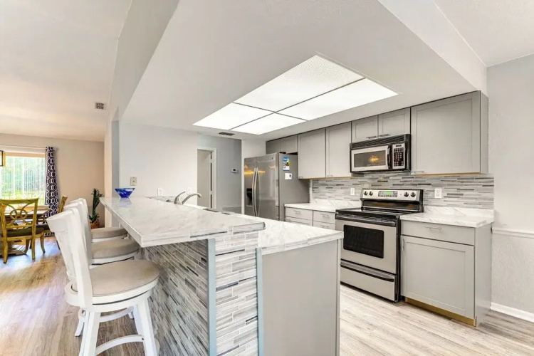 Spring Hill Home: Heated Pool, 9 Mi to Beach!