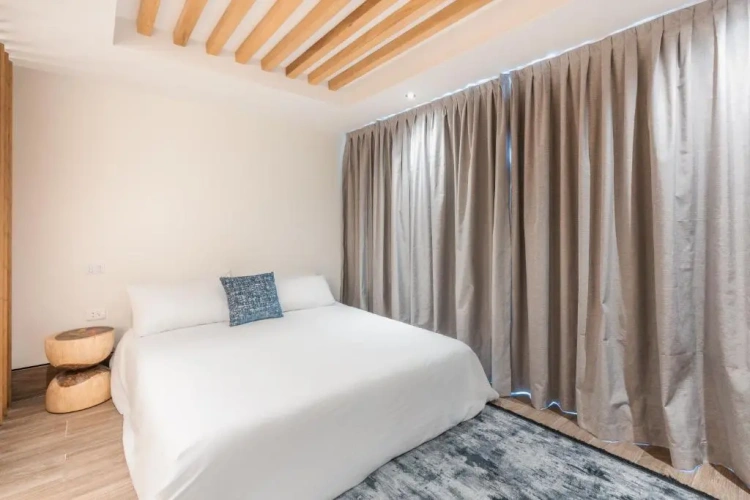 Junior Suite with pool view