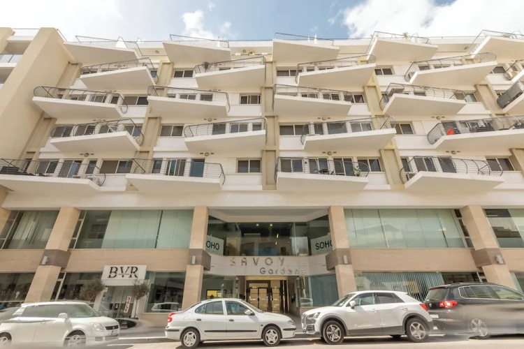 Modern and Comfortable Apart Savoy Garden