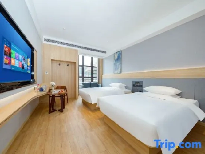 Deluxe Triple Family Suite with mountain view