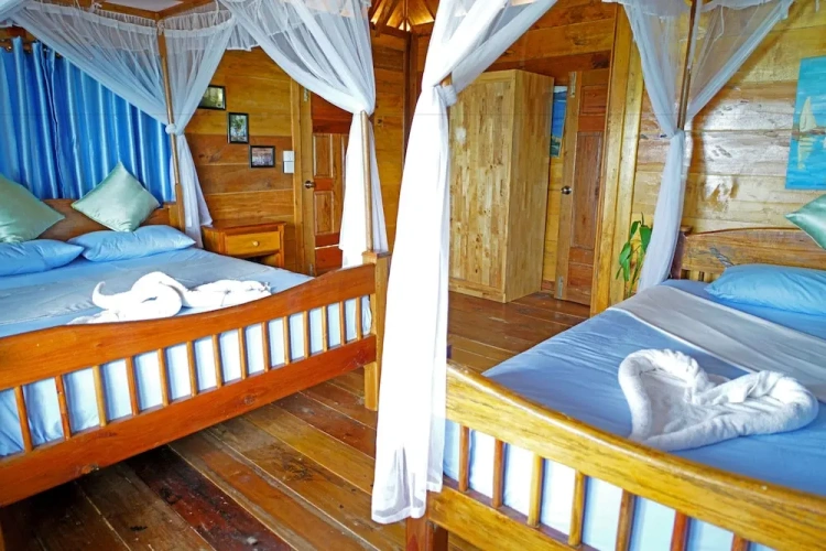 Double Cottage beachfront
