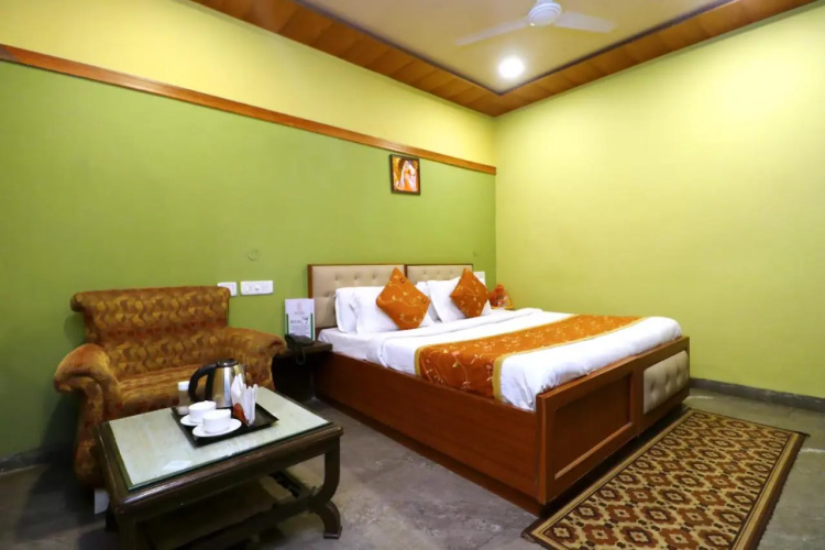 Treebo Trend Hotel Seven
