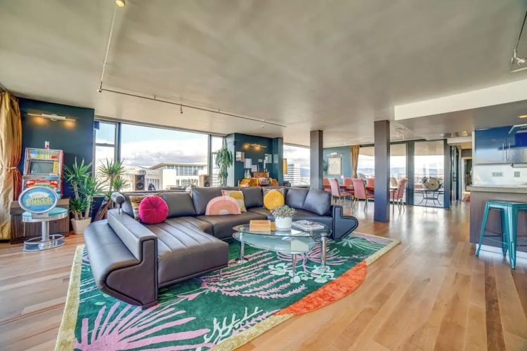 2 Bedrooms Apartment