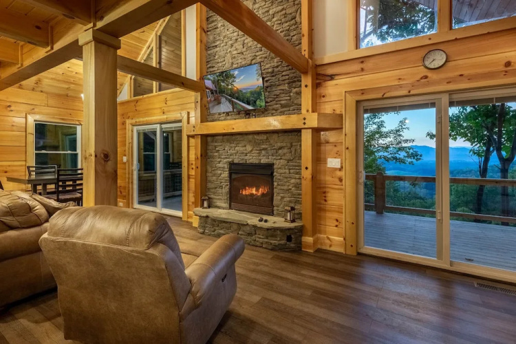Stunning 2BR Cabin with Mountain Views
