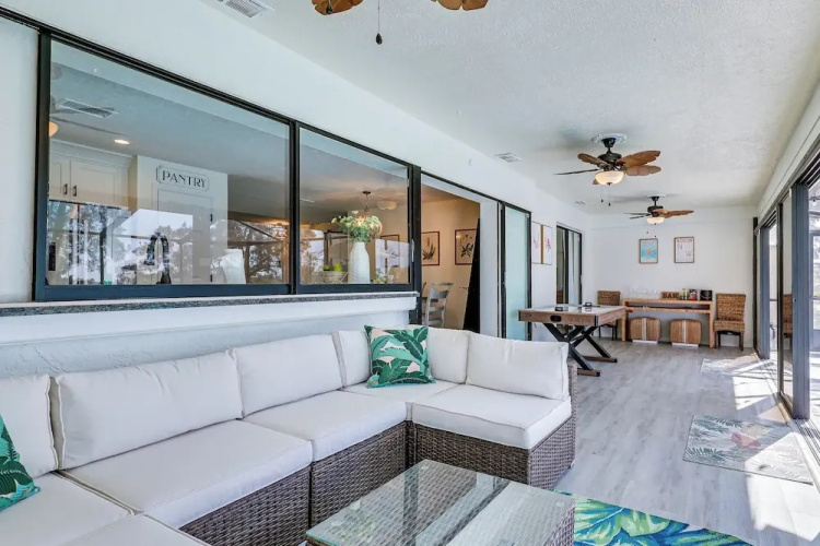 Apollo Beach Oasis: Lanai + Heated Pool!