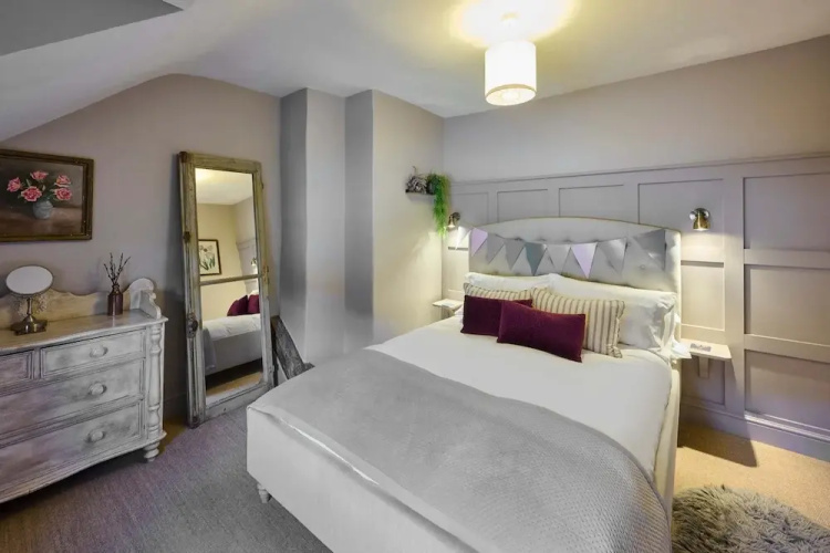 Host Stay Rock Rose