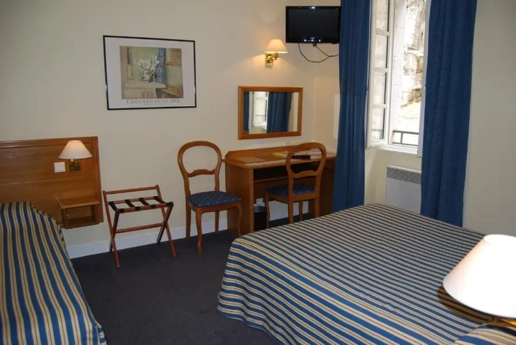 Standard Triple room with view