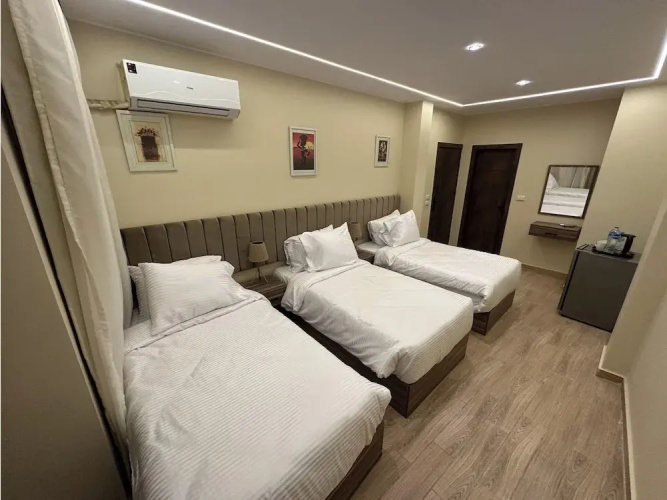 Night Pyramids Inn