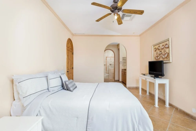 Standard Quadruple room with garden view