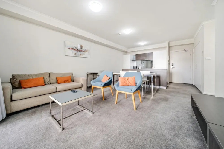 Comfy 2-bed Near the Lake With Secure Parking