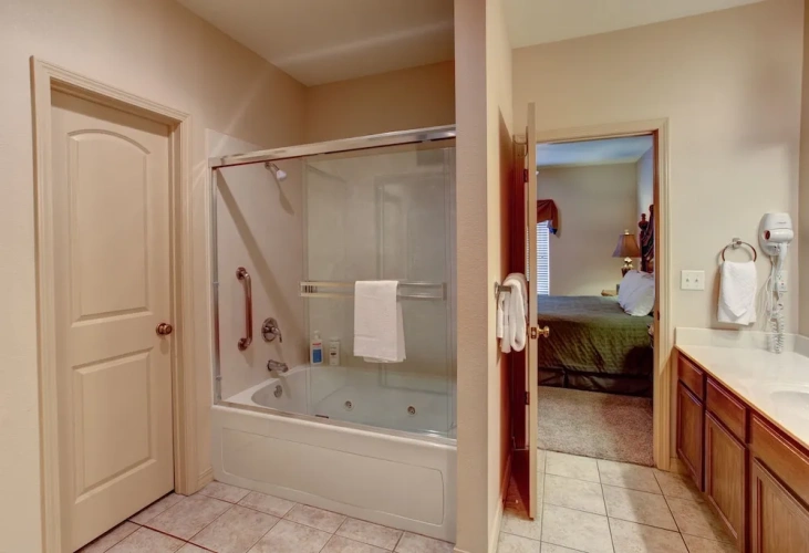 3 Bedrooms Deluxe room with golf view
