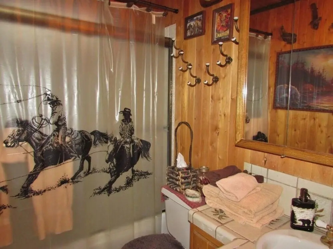 063 JB's Pinecone Lodge Home