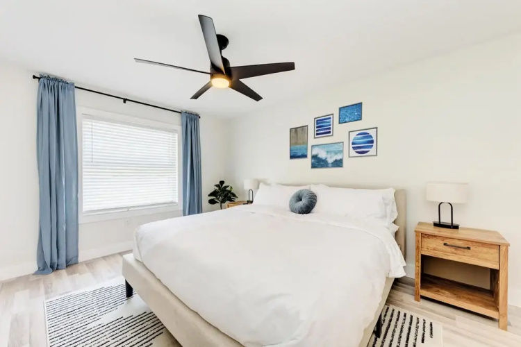 Charming Florida Beach Home w King Bed Patio