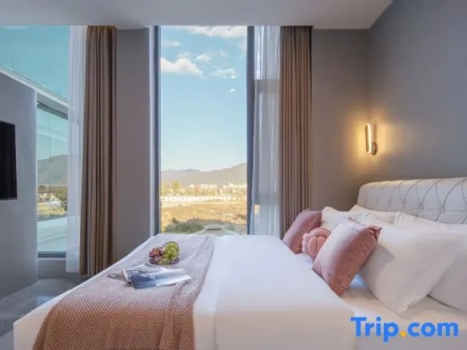 Family Suite with pool view