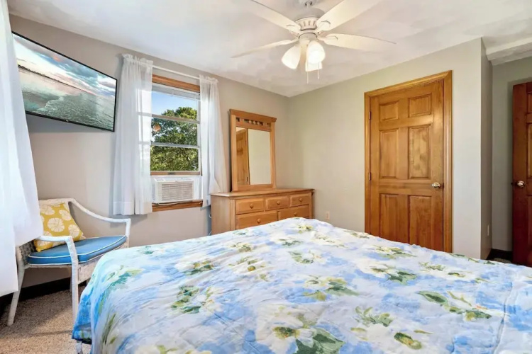 Nubble View Home for 10