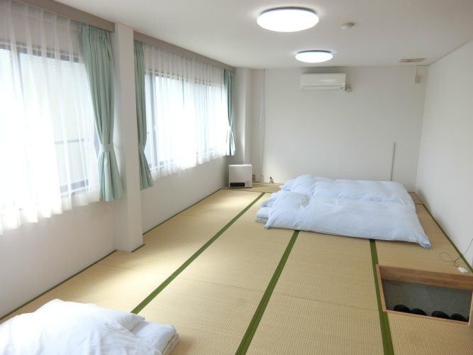 Standard Triple room