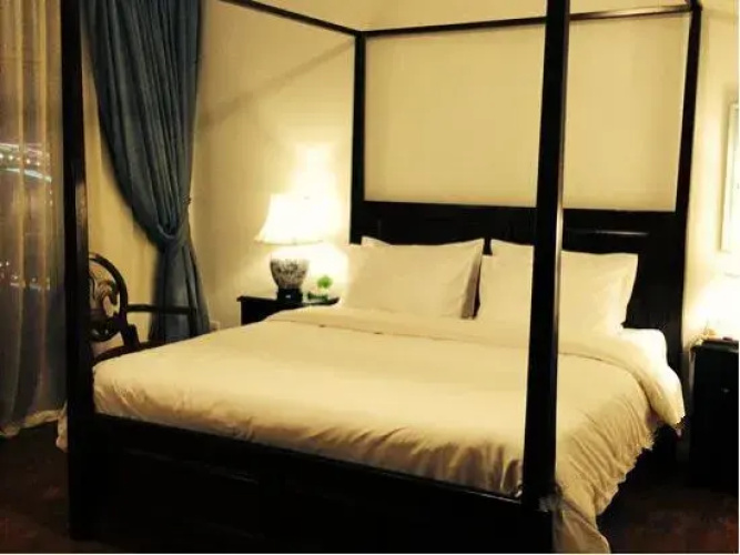 Eiffel Art Hotel