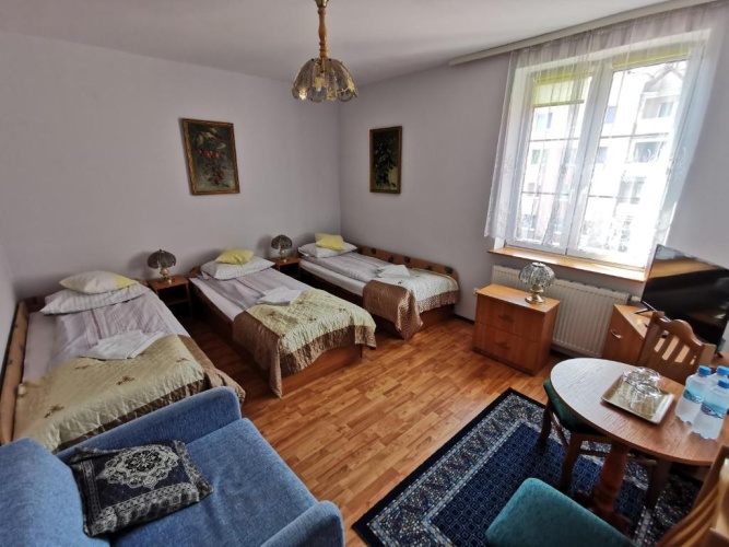 Standard Triple room