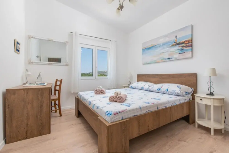 Beachfront villa Mihovil w. beach access